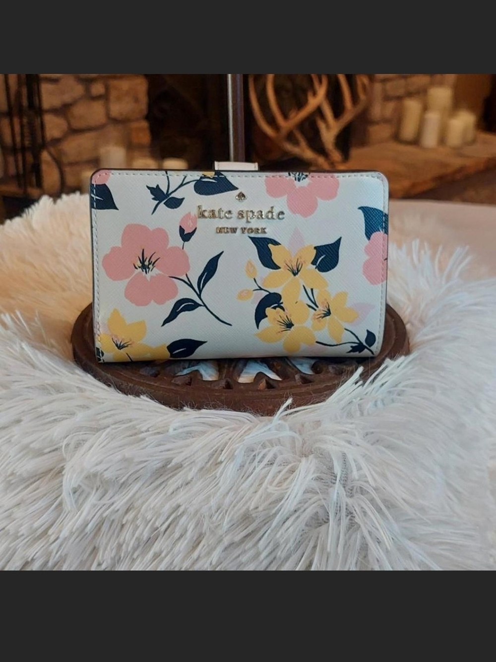 Kate Spade Staci Lily Blooms Medium Compact Bifold Wallet Like new, giftable
